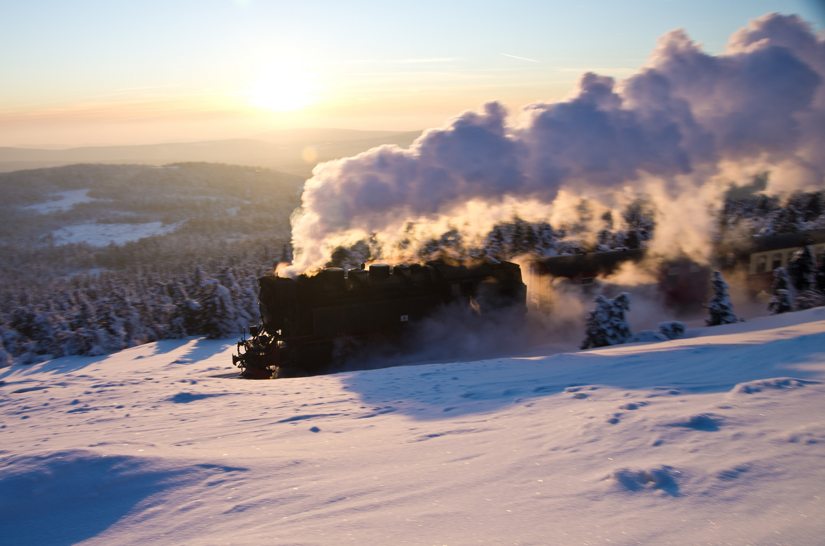 Brockenbahn im Sonnenuntergang