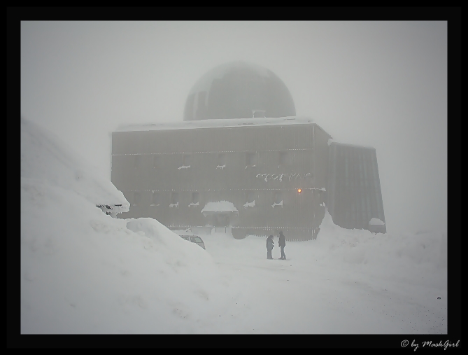 Brockenplateau - Die Wetterwarte im Schneesturm