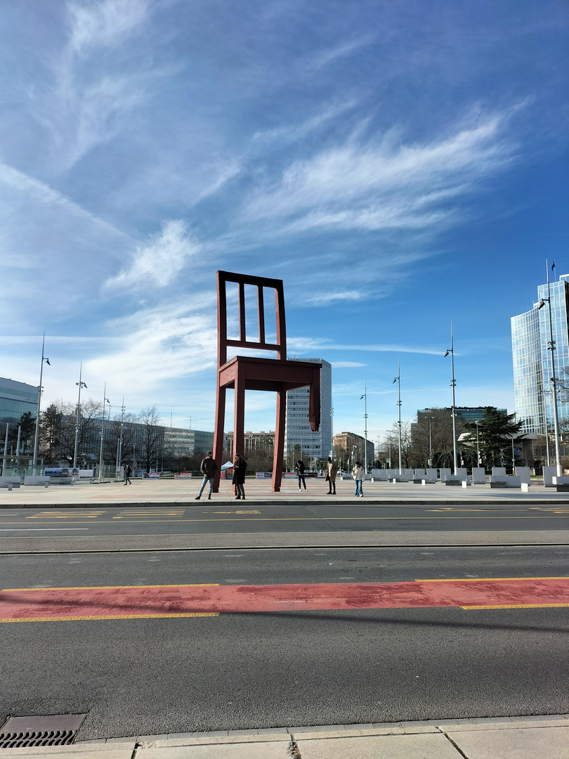 Broken Chair, Genève, Suisse