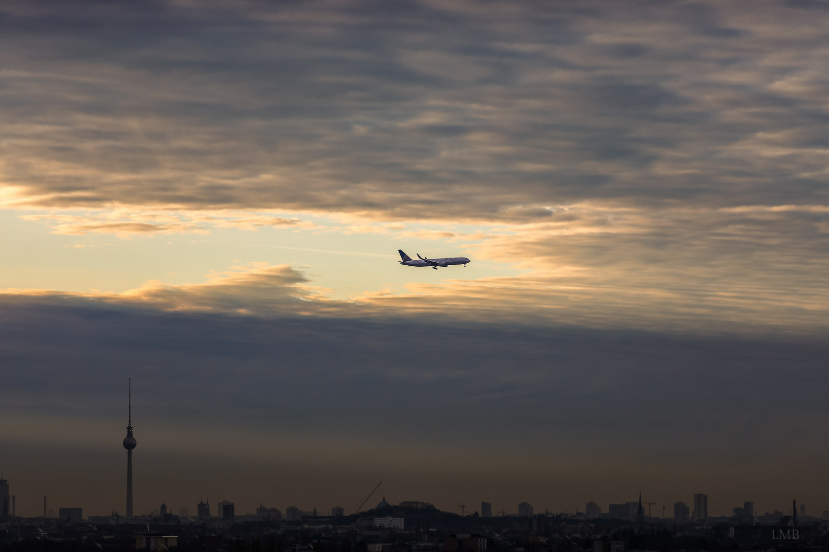 Broken Cloud Cover Foto & Bild deutschland, europe, berlin Bilder auf