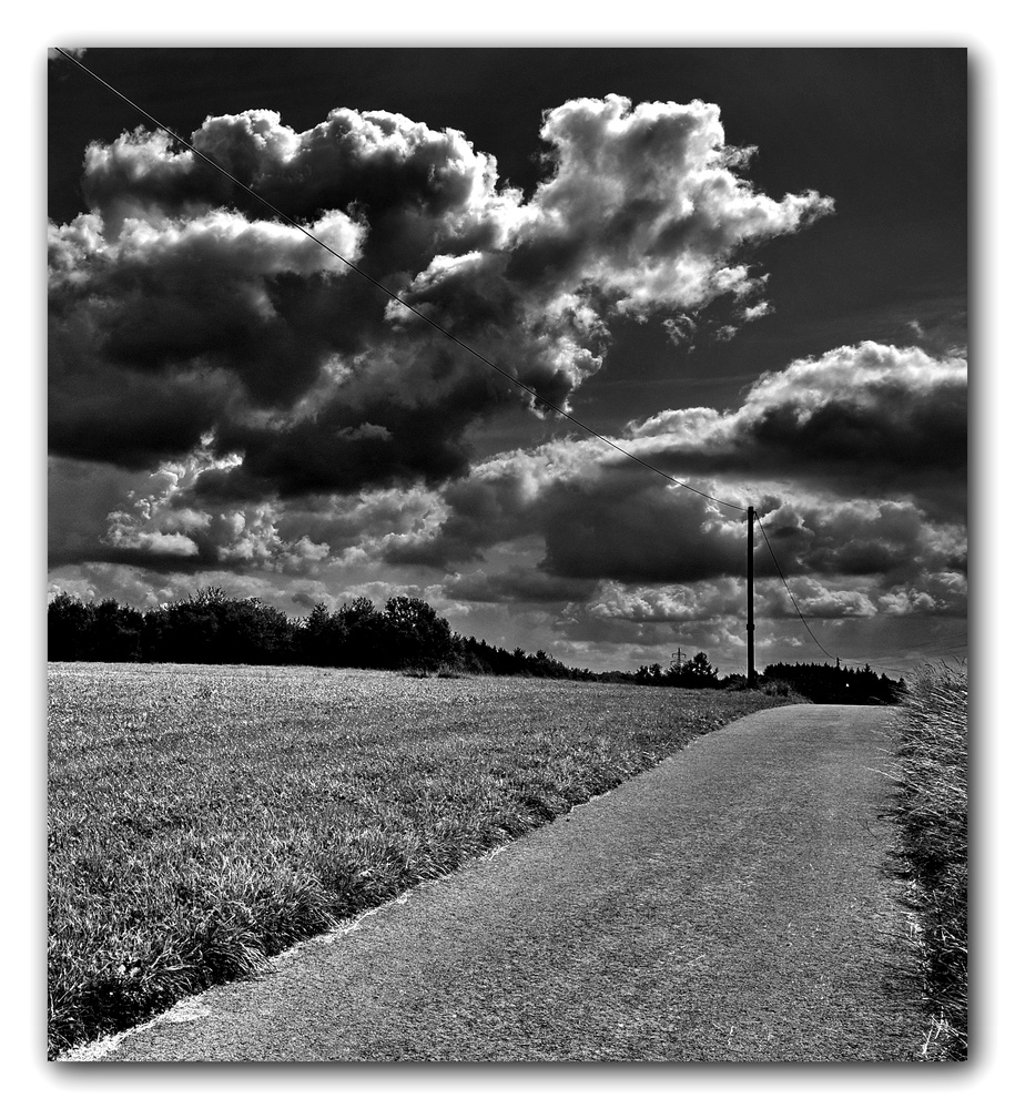 broken clouds over neschen