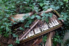 Broken Piano