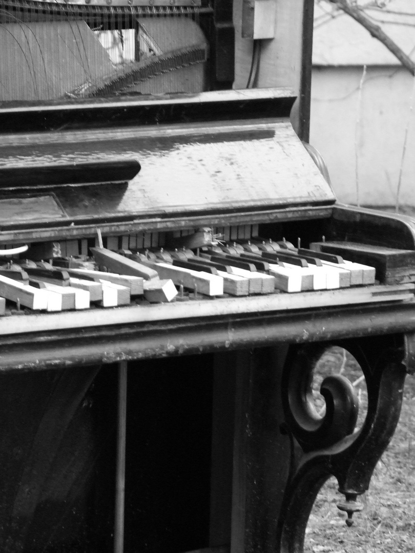 Broken Piano