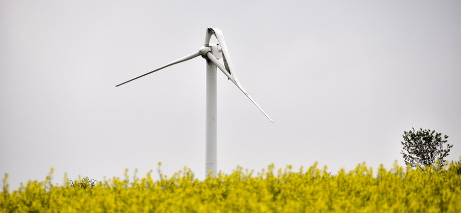 BrokenWing - Burnout - auch Windräder müssen mal ruhen.