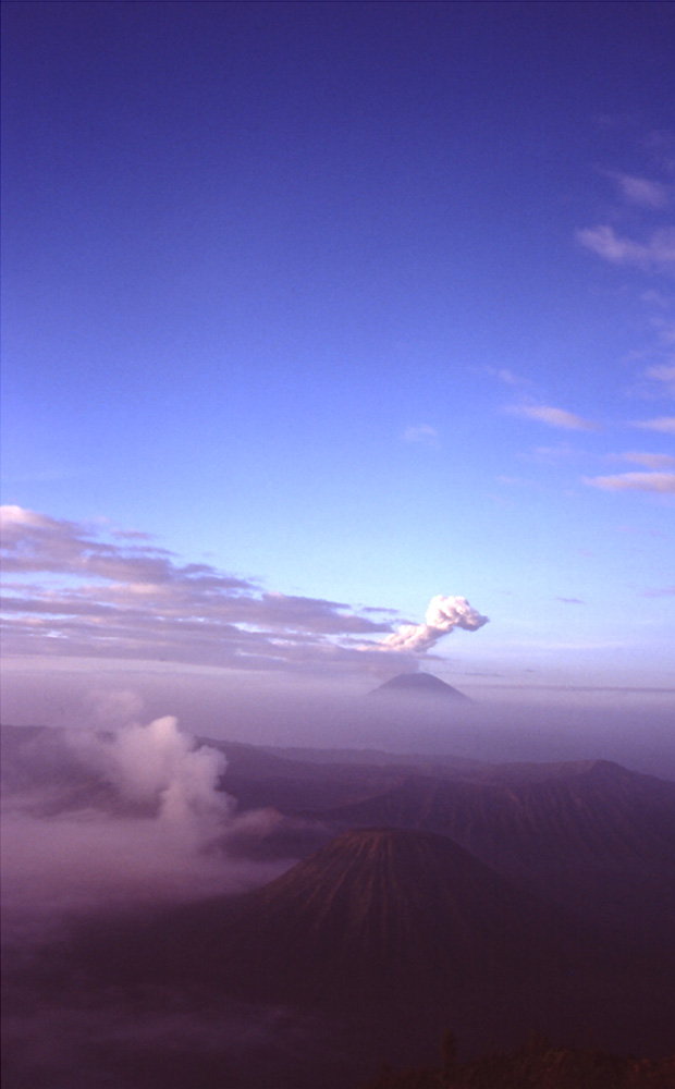 bromo(eruption des semeru)