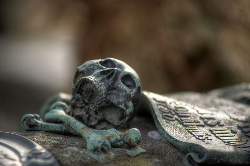 Bronze-Epitaphien Totenkopf
