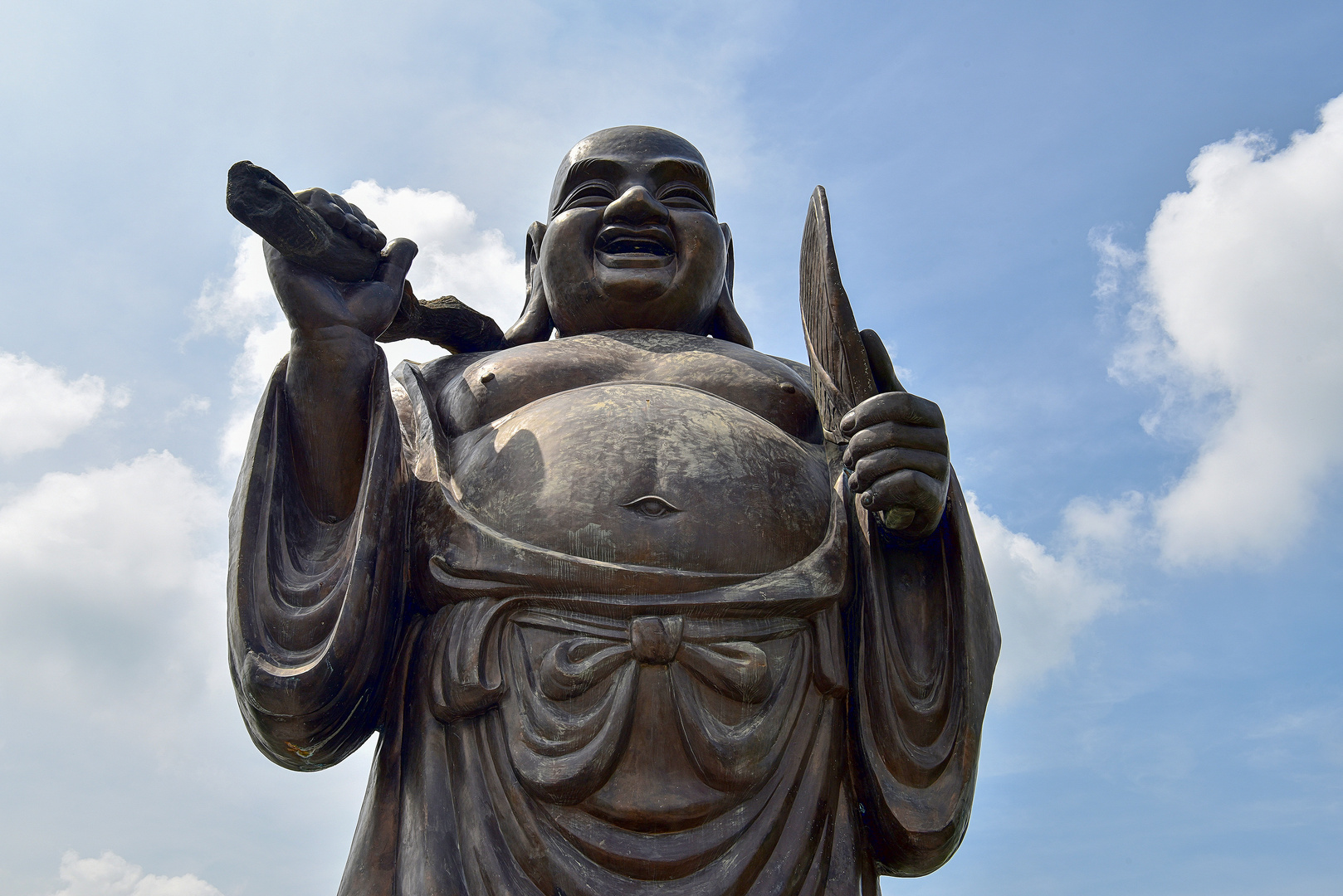 Bronze Maitreya Buddha Statue im Bai Dinh Tempelkomplex 01