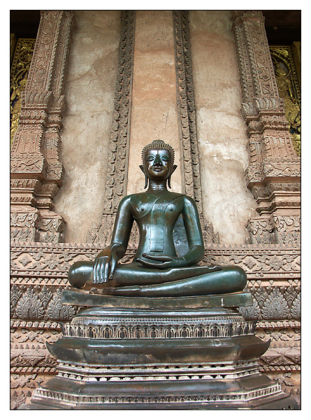 Bronzebuddha im Wat Ho Prakeo - Vientiane, Laos