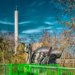 Bronzefiguren mit Fallturm II