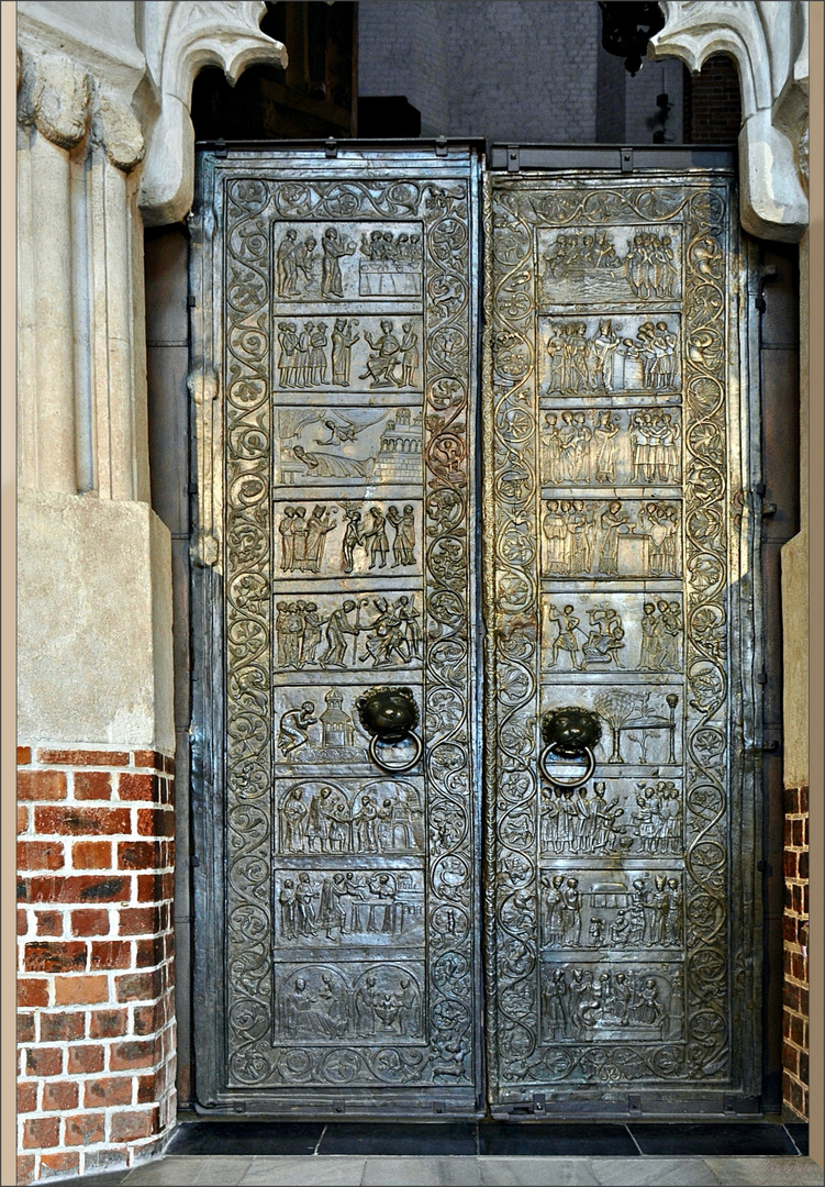 Bronzene Tür der Kathedrale in Gnesen