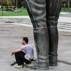 Bronzenes Stiefelpaar als Fragment einer überlebensgrossen Statue Reza Shahs