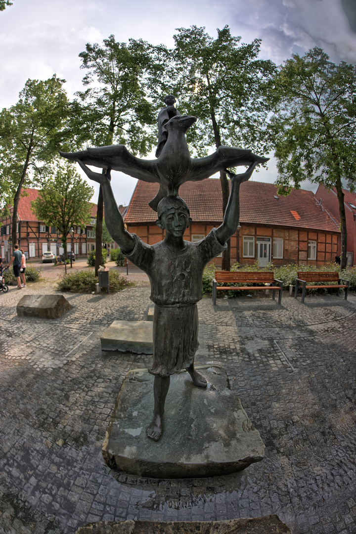 Bronzeskulptur mit Walbraht und dem Heiligen Alexander