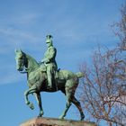 Bronzestatue im Kölner Frühling