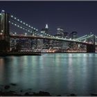 Brookly Bridge in front of Skyline Manhattan Downtown