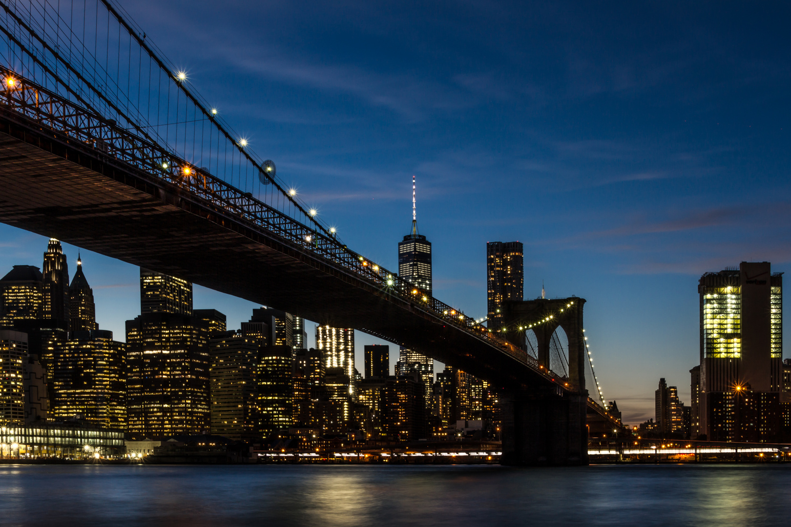 Brooklyn Bridge bei Nacht