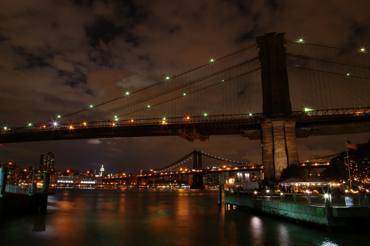 Brooklyn Bridge bei Nacht