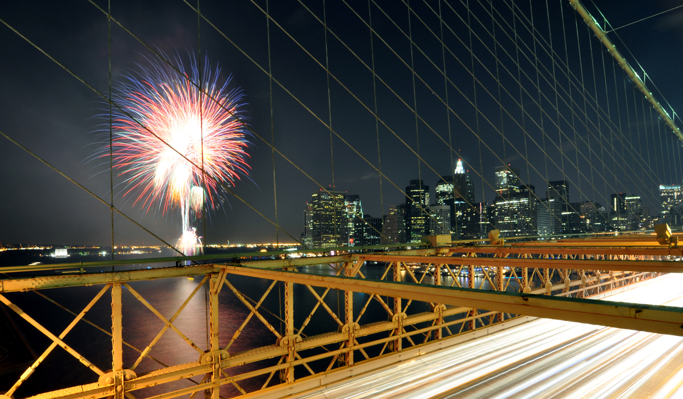 brooklyn bridge - diesmal gehüllt in feuerwerksschein