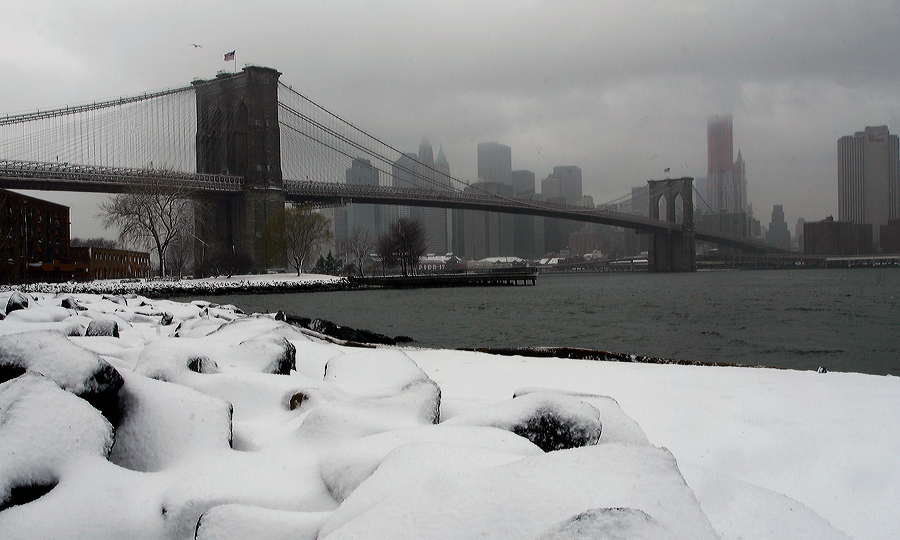 Brooklyn Bridge during snowstorm