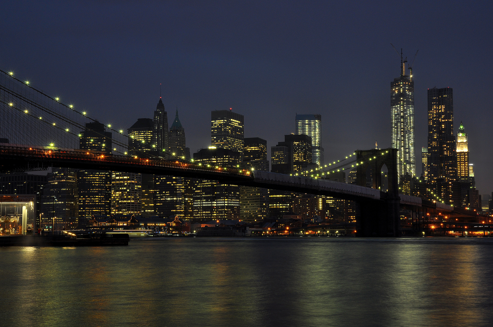 Brooklyn Bridge im Lichtermeer