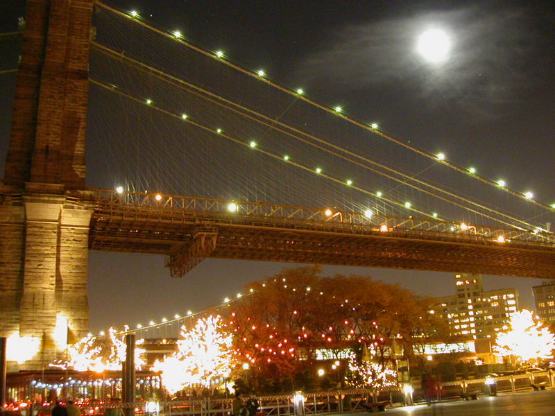 Brooklyn Bridge im Mondschein