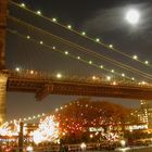 Brooklyn Bridge im Mondschein