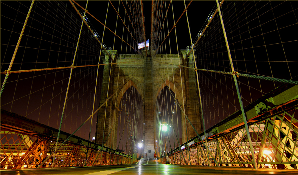 Brooklyn Bridge mit Stars and Stripes