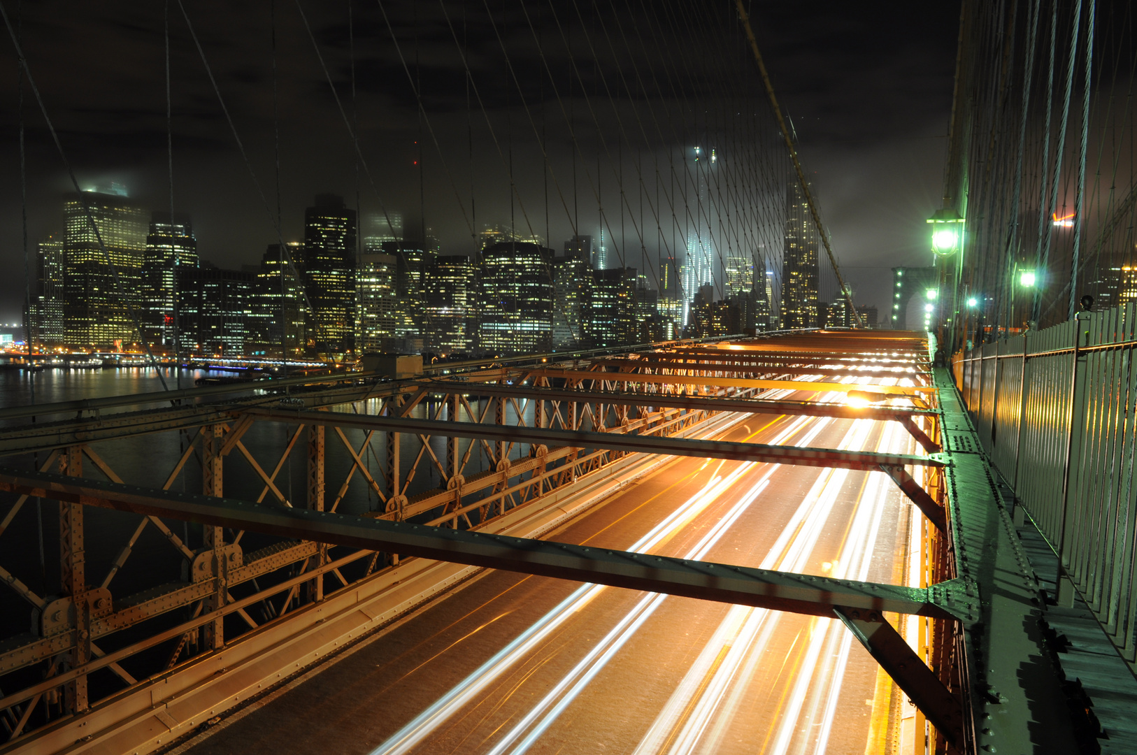 Brooklyn Bridge und Manhattan