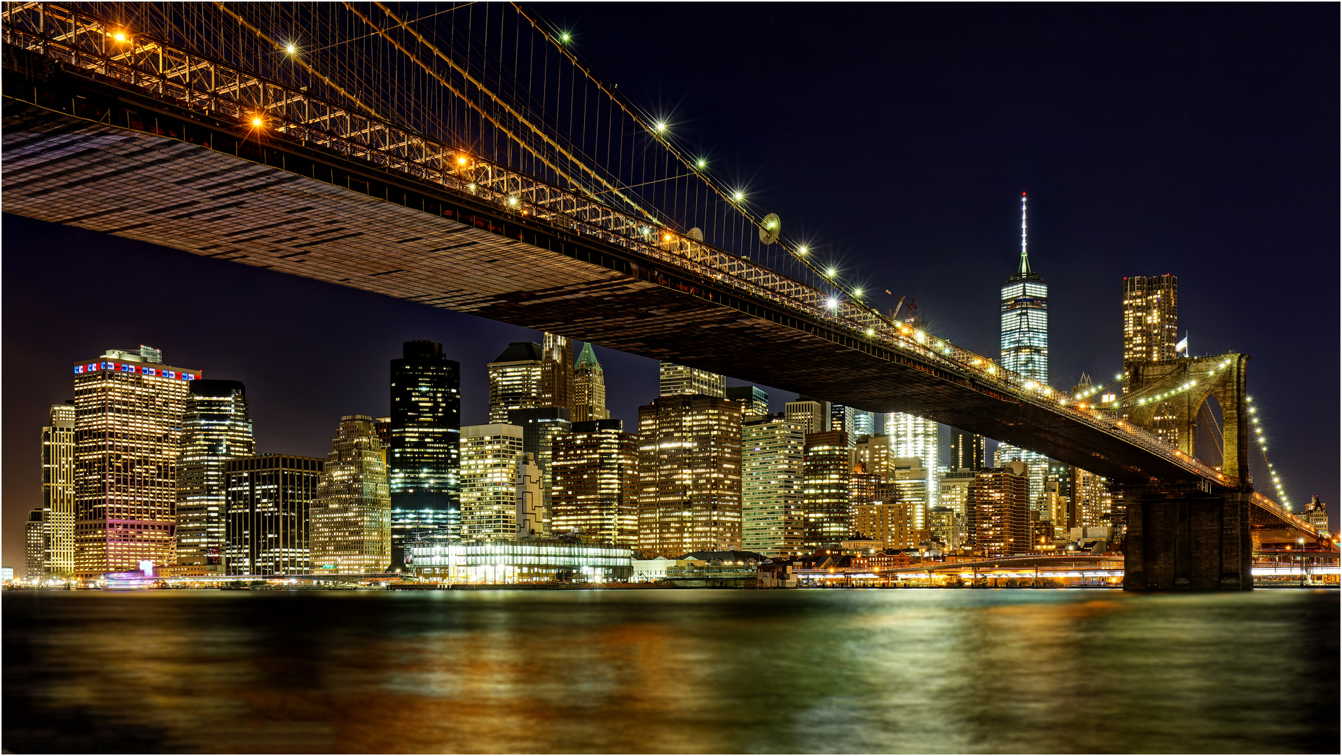 Brooklyn Bridge und Manhattan