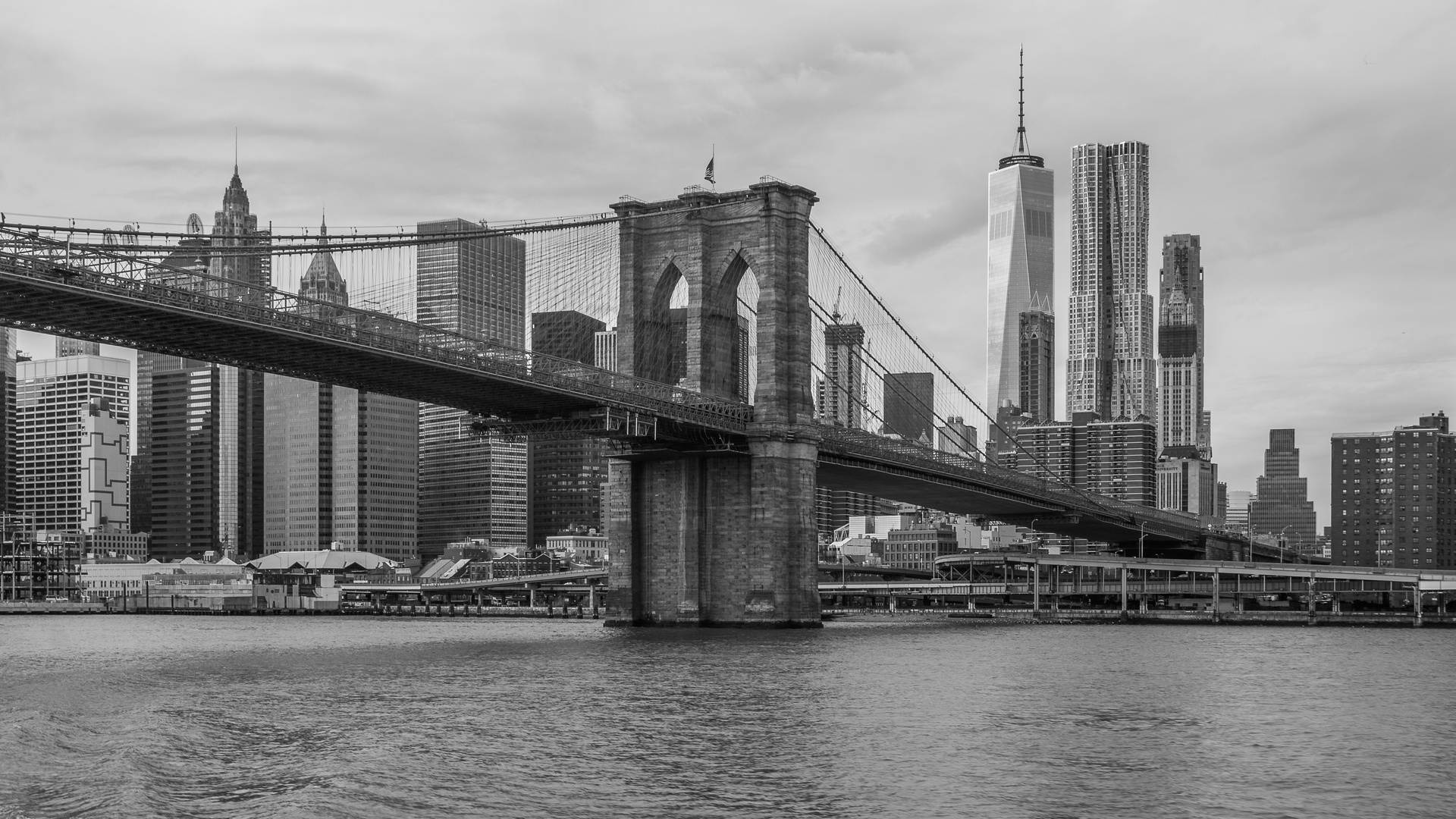 Brooklyn Bridge vor der Skyline II