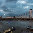 Brooklyn Bridge zur blauen Stunde