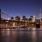 Brooklyn Bridge zur Blauen Stunde