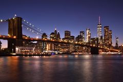 Brooklyn Bridge zur Blauen Stunde