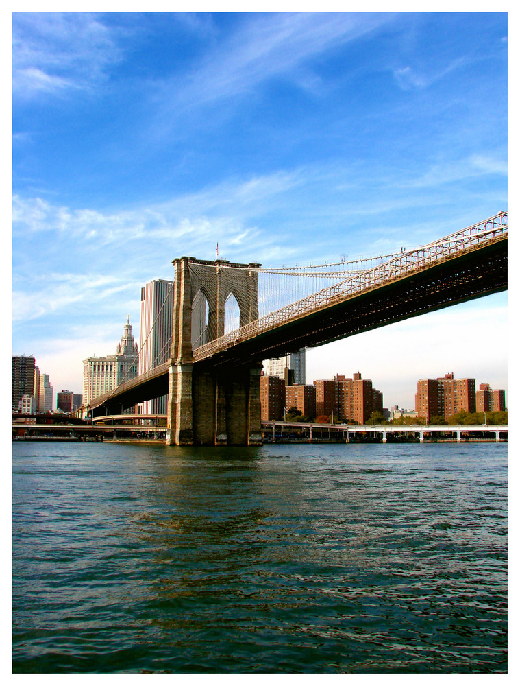 Brooklyn Brigde vom Wasser aus