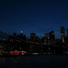 Brooklyn Brücke und Manhattan bei Nacht 