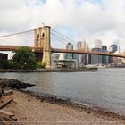 Brooklyn - Main Street Park face au Pont de Brooklyn