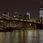 Brooklynbridge und Manhatten bei Nacht