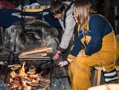 Brot backen, Wie die Wikinger.                              DSC_2538-2