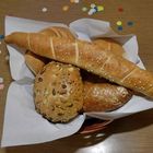 Brot und Gebäck dazu, dann schmeckts