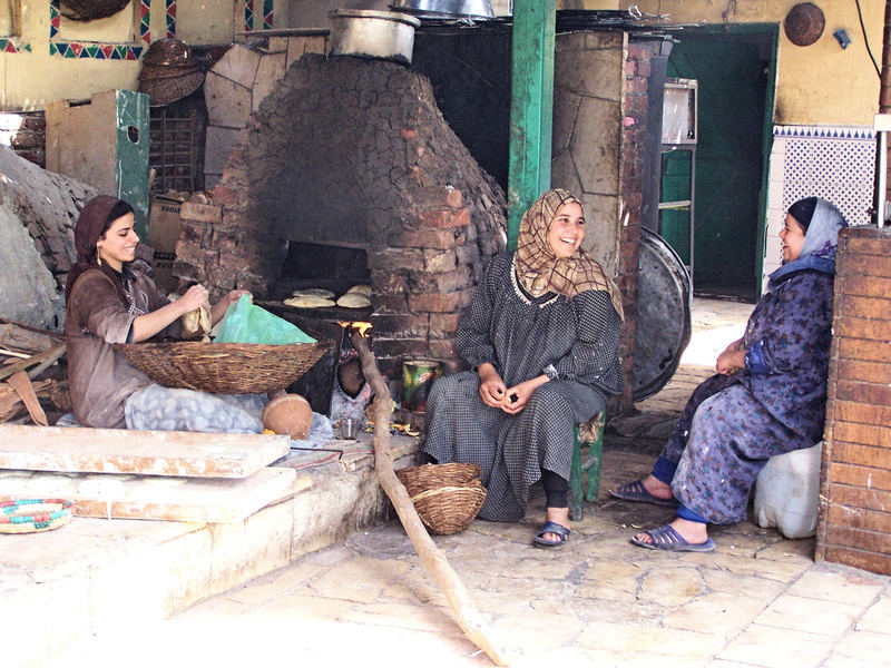 Brotbacken in Ägypten (Farbe)