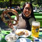 Brotzeit am Chinesischen Turm im Englichen Garten im Bayerischen München