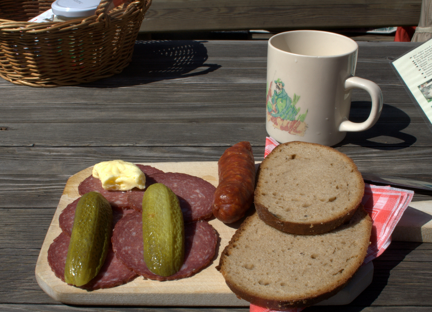 Brotzeit auf der Palfneralm im Seidlwinkltal