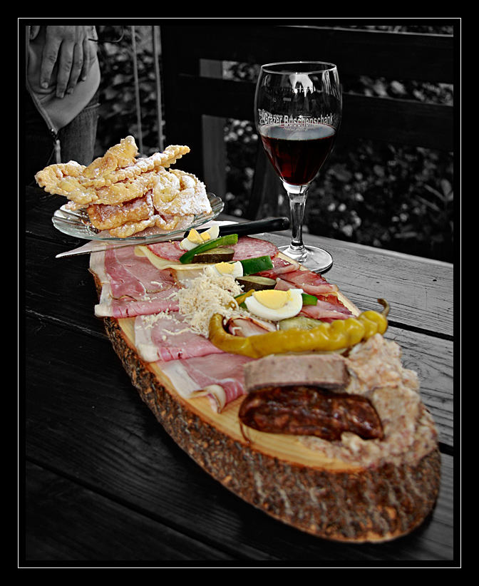 Brotzeit auf einer Grazer Buschenschank