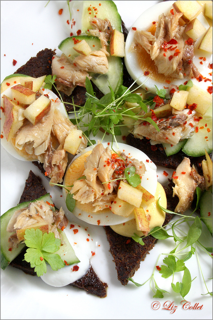 Brot.Zeit.Glueck: Pumpernickel mit Makrele, Apfel und Ei 