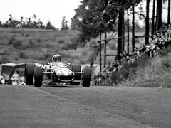 Bruce McLaren setzt zur Landung an