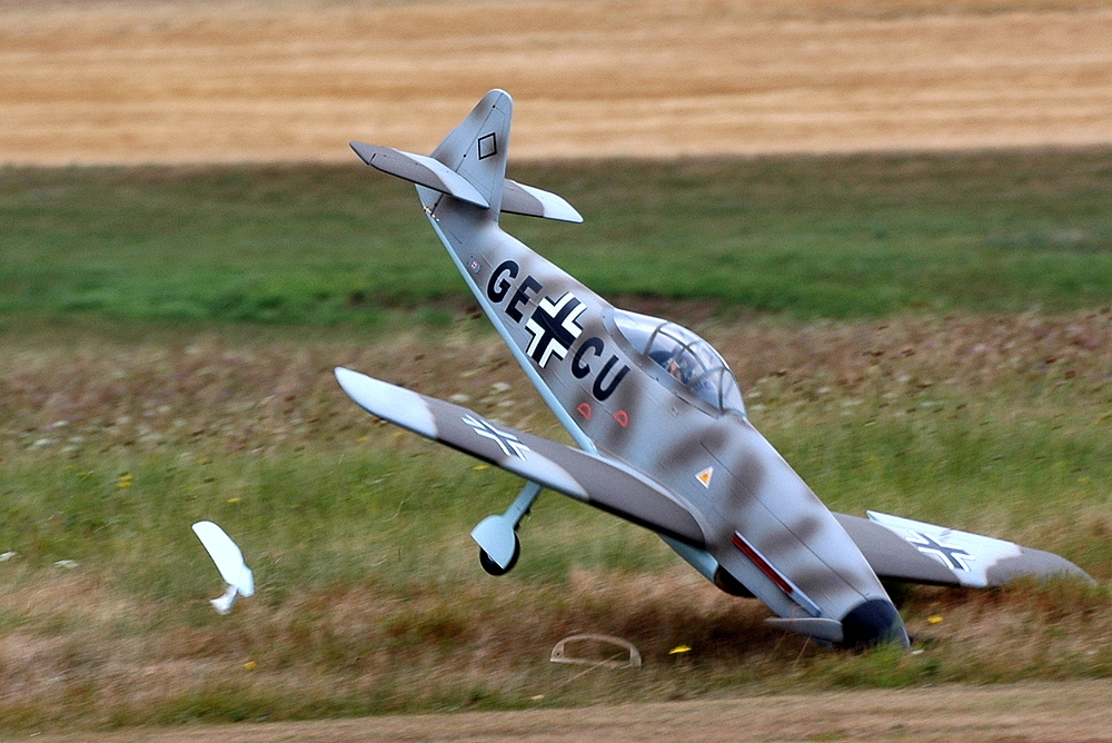 Bruchlandung einer ME beim Großflugtag in Hohenahr