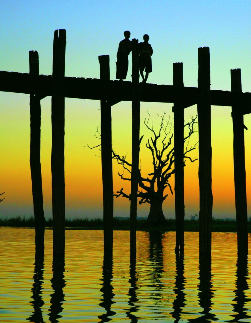 Brucke  bei Mandalay    in Myanmar  (fotomanny@ok.de)