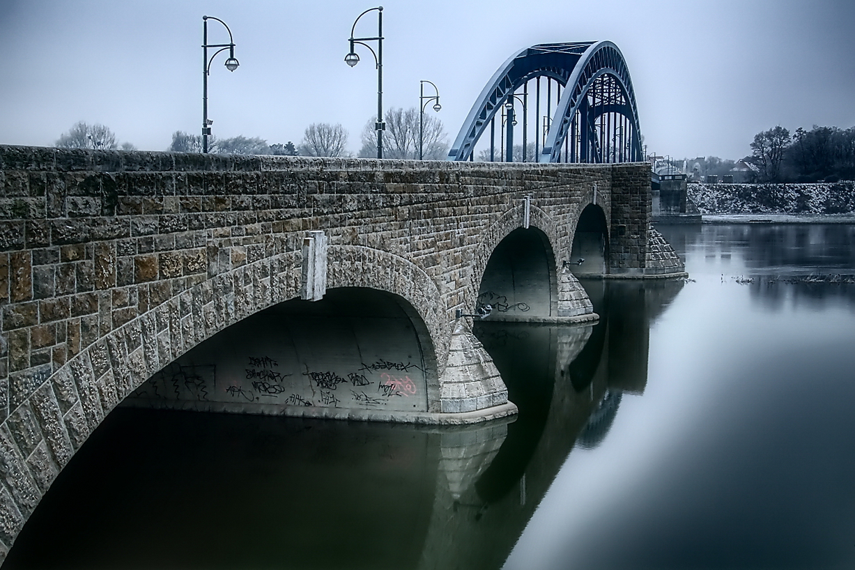 * Brücke