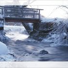 Brücke am Bach am frühen Morgen