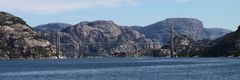 Brücke am Fjord in Norwegen - Schlichte Eleganz