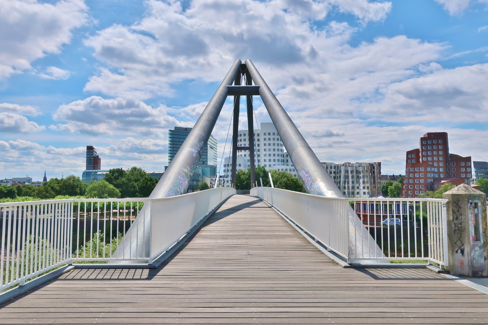 Brücke am Medienhafen